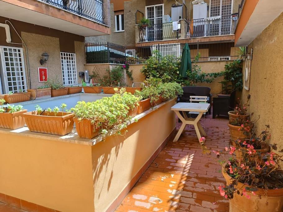 Vatican Tiny House By Gialel Apartment